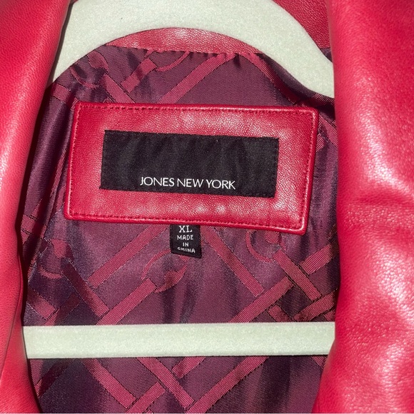 Jones New York Red Leather Jacket zipper w pockets XL..  Great for the Holiday ! - Picture 6 of 6